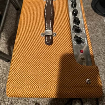 Fender Blues Junior Lacquered Tweed 15-Watt 1x12" Guitar Combo 2016 - Present - Lacquered Tweed image 3