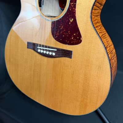 Eastman PCH3-GACE-AB Auditorium Cutaway Acoustic-Electric Guitar Amberburst w/ Gig Bag image 8