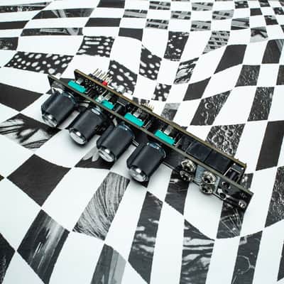 Pique / Mutable Instruments Peaks 8hp variant / Sylph modular image 3