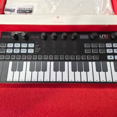 IK Multimedia UNO Synth Pro Desktop 32-Key Analog Synthesizer 2021 - Black with White Keys image 3