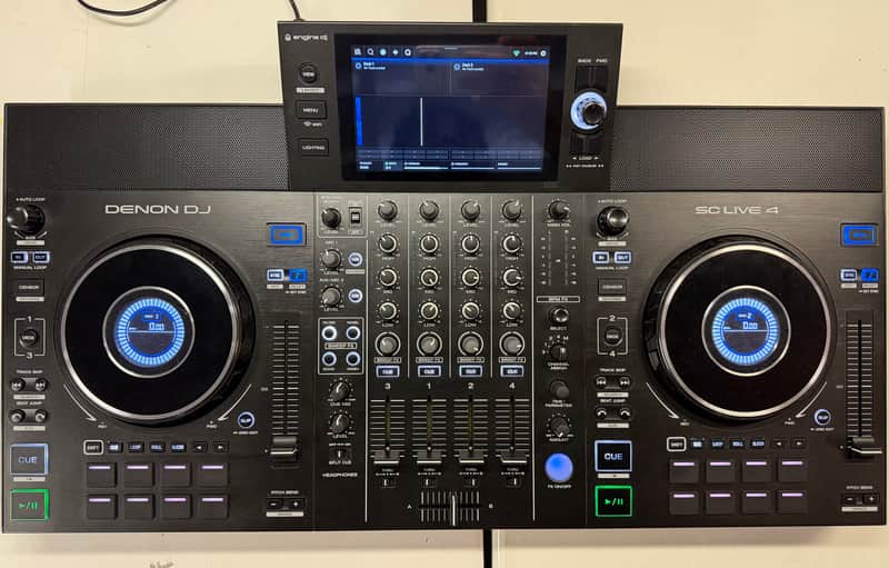 Denon SC LIVE 4 Standalone 4-Deck DJ System 2022 - Present - Black image 1