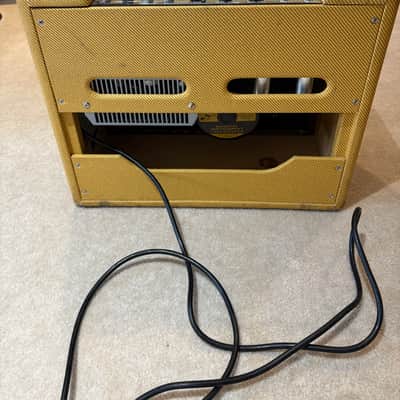 Fender '57 Custom Deluxe 2-Channel 12-Watt 1x12" Guitar Combo 2016 - Present - Lacquered Tweed image 3