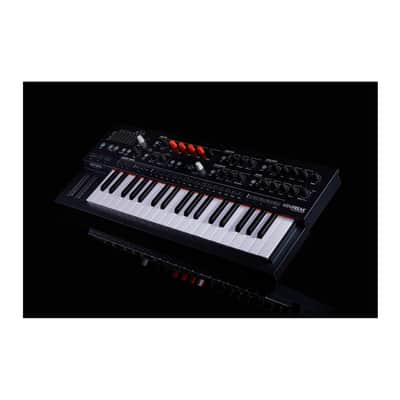 Arturia MiniFreak 37-Key Hybrid Synthesizer with 6-Voice Polyphony and Dual Sound Engines (White)