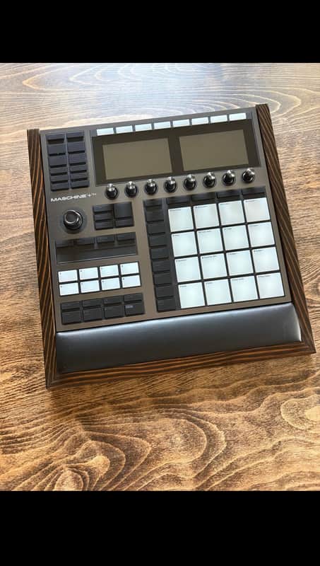 Native Instruments Maschine Plus 2020 - Present - Black image 1