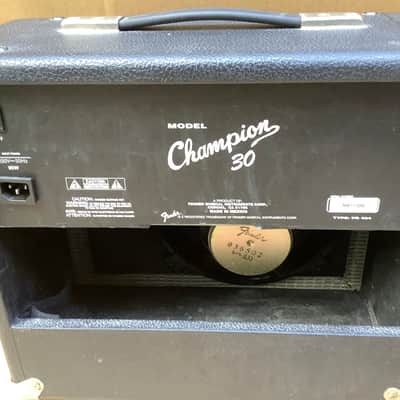 Fender Champion 30 2-Channel 30-Watt 1x10" vintage Guitar Amp 1999 - 2002 - Black image 5