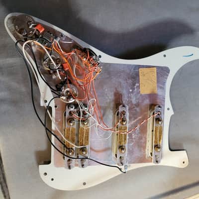 Fender Jeff Beck Stratocaster Lace Sensor Gold Pickups On Pickguard 1991 White image 1