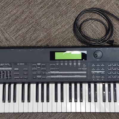 Roland XP-80 76-Key 64-Voice Music Workstation Keyboard 1999 - 2004 - Black