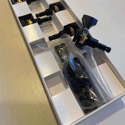 Hipshot Grip-Lock 6 String In Line Locking Tuners Black image 1