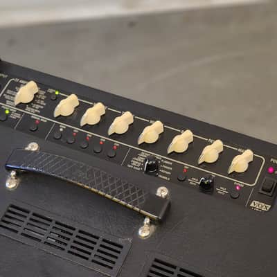 Vox Valvetronix VT50 50-Watt 1x12 Modeling Guitar Combo 2008 - 2010 - Black image 4
