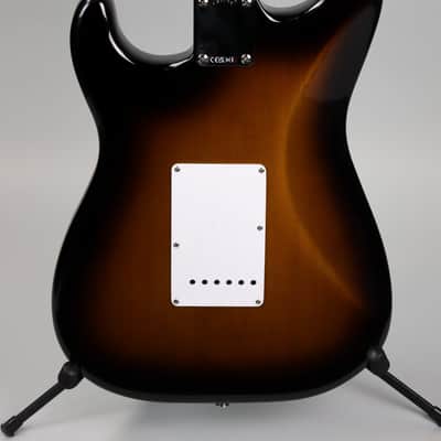 Fender 70th Anniversary American Vintage II '54 Stratocaster 2-Color Sunburst image 8