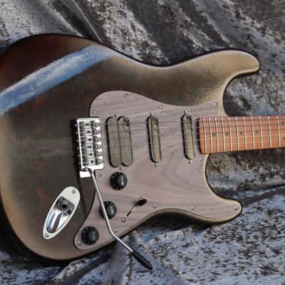 GB Liuteria build to order Traditional Strato walnut burl brown relic image 15