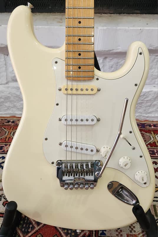 VINTAGE MIJ! Fender ST-557 Stratocaster Vintage White w/ Original One Piece Curly Maple Neck 1985-1987 Japan image 1