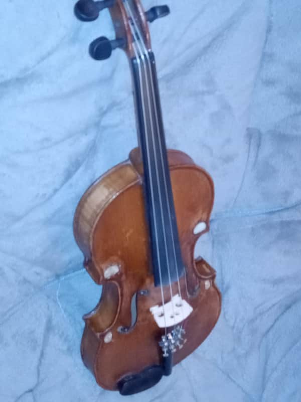 Fine Old Violin Master image 1