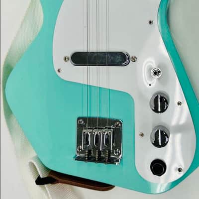 Loog Mini Electric 2021 - Present - Green image 2