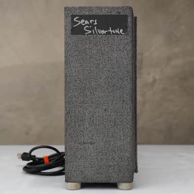 Immagine Silvertone Model 1482 1x12 Combo Guitar Amp #59003 - 9