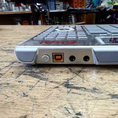 Used Akai MPC Studio Music Production Controller V1 with Bag USB Cable and THE 809 MPC Expansion CD image 11