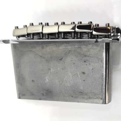 Fender® Deluxe Series Stratocaster Chrome Tremolo bridge assembly (two-point) 09 image 6