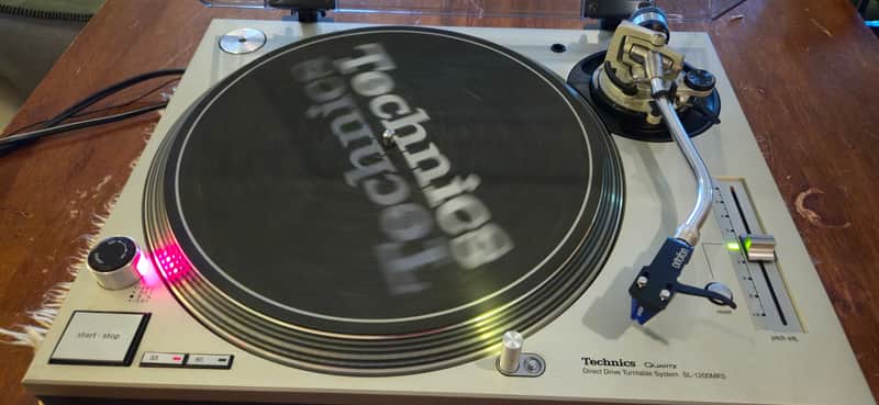 Mint Technics SL1200 MK5 * New Cover * Ortofon Blue M2