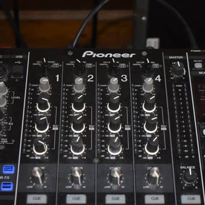 Pioneer CDJ-2000 Nexus (x2) with DJM 900 Nexus 4-Channel Mixer 2010s - Black image 9