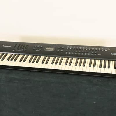 Alesis QS7 76-Key Synthesizer Keyboard CG01S8A
