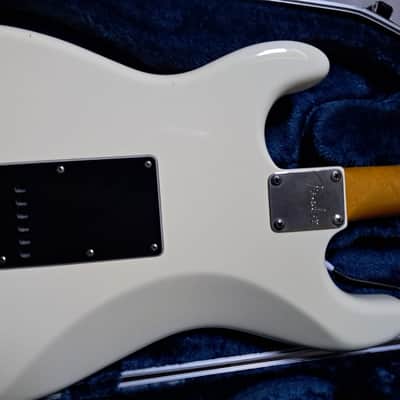 Fender Modern Player Stratocaster HSS - Olympic White image 5