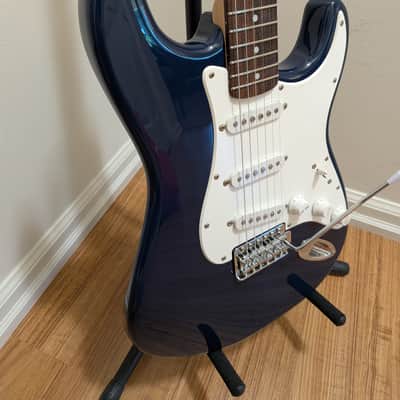 Squier Affinity Series Stratocaster with Rosewood Fretboard - Blue image 2