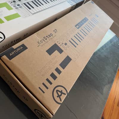**LIKE NEW-IN BOX-ONE OWNER-Arturia KeyStep 37 MIDI Controller 2021 - 2025 - White image 13