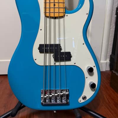 Fender American Professional II Precision Bass V with Maple Fretboard 2020 - Present - Miami Blue image 3