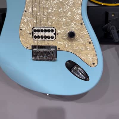 Fender Tom DeLonge Artist Series Signature Stratocaster 2002 - Daphne Blue image 3