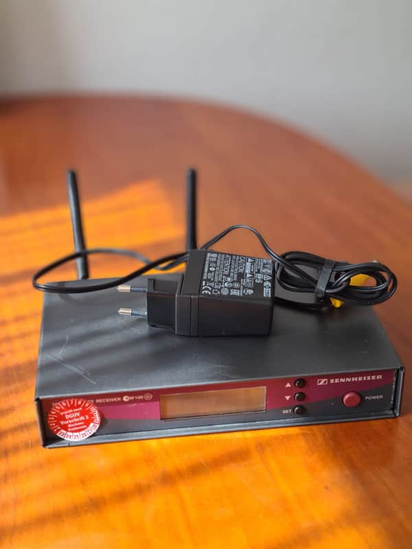 Sennheiser Sennheiser EM100 G2 True Diversity Receiver – Professional Wireless Performance image 1