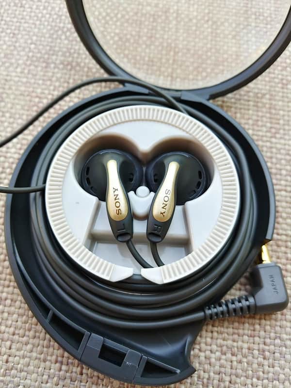 Sony MDR-E747 Dynamic Earphones | Reverb