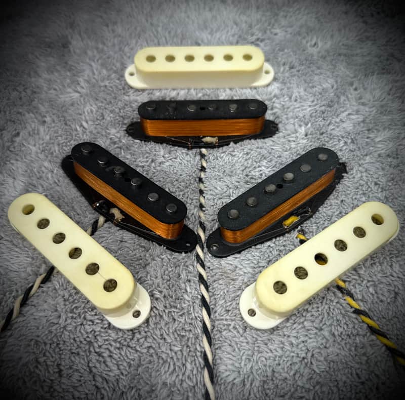 Mojo Guitars BLK1 Strat Pickups (Aged) image 1
