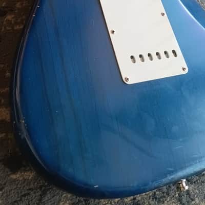 Fender Highway One Stratocaster with Rosewood Fretboard 2003 - Sapphire Blue Transparent image 18