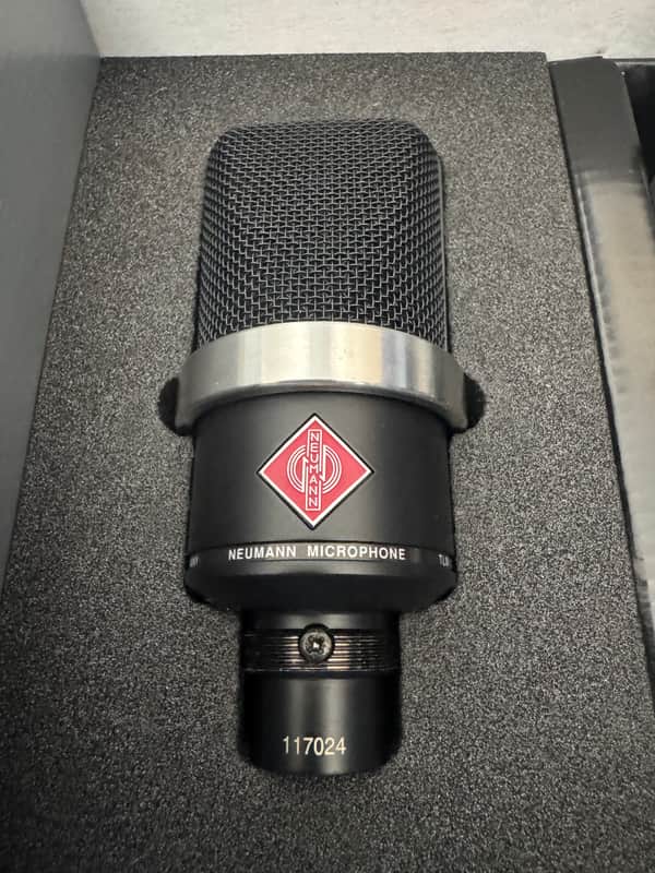Neumann TLM 102 with Shockmount  Matte Black image 1