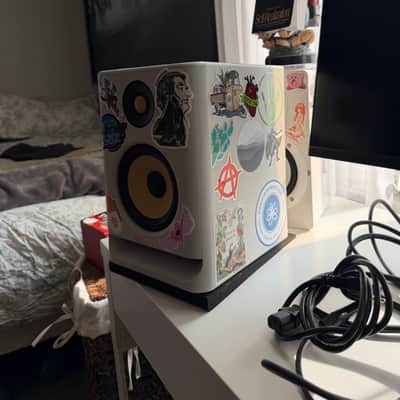 KRK RP-5 Rokit G4 2-Way 5" Active Studio Monitors (Pair) 2019 - 2021 - White image 3