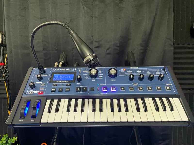 Novation MiniNova 37-Key 18-Voice Synthesizer 2012 - Present - Blue