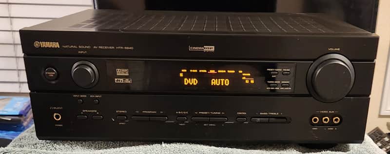 Yamaha Yamaha HTR-5640 is a 6.1-channel digital home theater A/V receiver 2000 - Black image 1