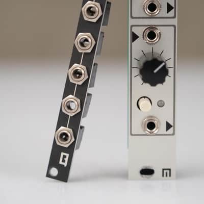 Malekko 8NU8R Eurorack & Passive 2x4 Multiple Module w/ Patch Cables #58511 image 4