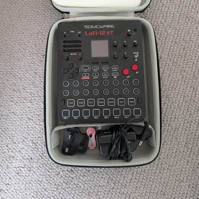 Sonicware Lofi-12 XT with carry case and USB power adapter image 2