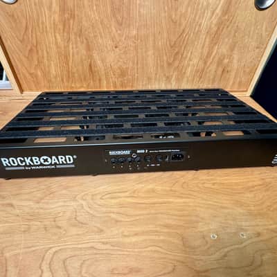 Rockboard QUAD-4.2 Pedalboard with MOD 2 Patchbay, Power Supply Tray, and Gig Bag image 6