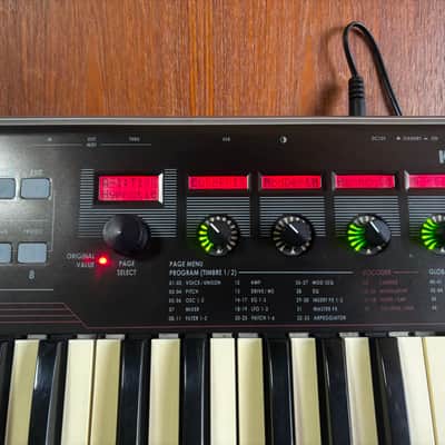 Korg R3 SYNTHESIZER/VOCODER w/box, mic, power supply Radias image 5
