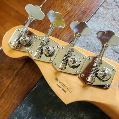 Fender Vintera J Jazz bass w/TSA case 2022 - sunburst image 6