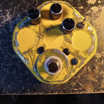 Dongeomac Foxx Tone Machine in Heavy Distressed Yellow Mix image 1
