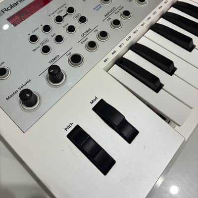 Roland JD-Xi 37-Key Analog/Digital Crossover Synthesizer 2015 - Present - White image 2
