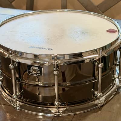 Ludwig LU6514C Universal Brass 6.5x14" Snare Drum with Triple Flange Hoops 2022 - Present - Black Nickel over Brass with Chrome Hardware image 4
