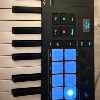 Novation Launchkey Mini 25 MK4 MIDI Keyboard Controller [USED] image 2