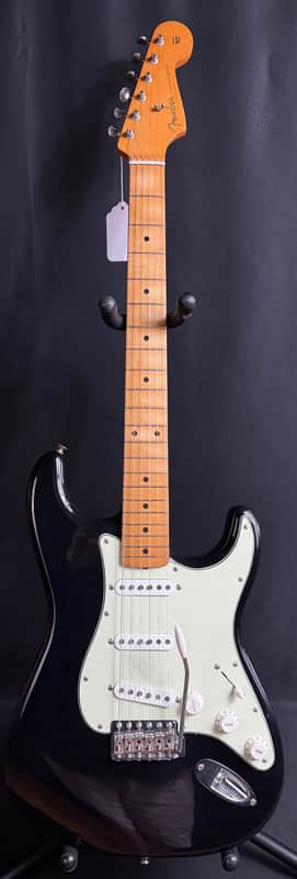 Fender Vintera II Road Worn '60s Stratocaster Electric Guitar Gloss Black w/ Gig Bag
