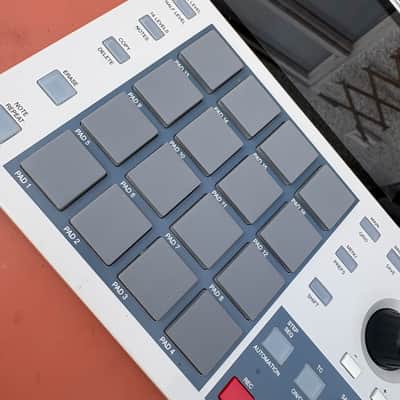 Akai MPC One Standalone MIDI Sequencer Retro Edition with deck saver image 3