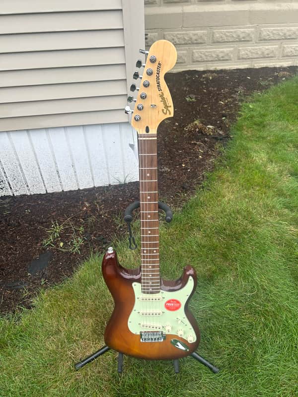Squier Affinity series stratocaster - Honey burst image 1