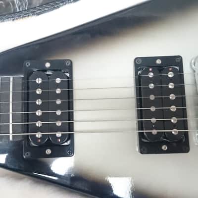 Gibson Flying V 84 reissue guitar of the week (wk40) limited edition 2007 Silverburst image 9